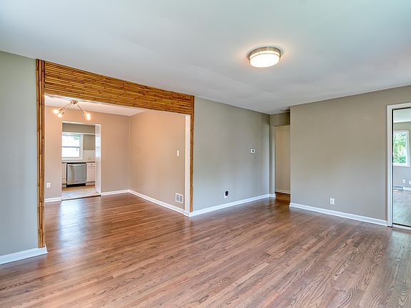 4th image of 9128 N Lincoln Ave