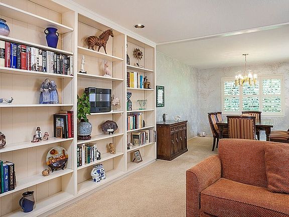5th image of 2108 Bellview Dr