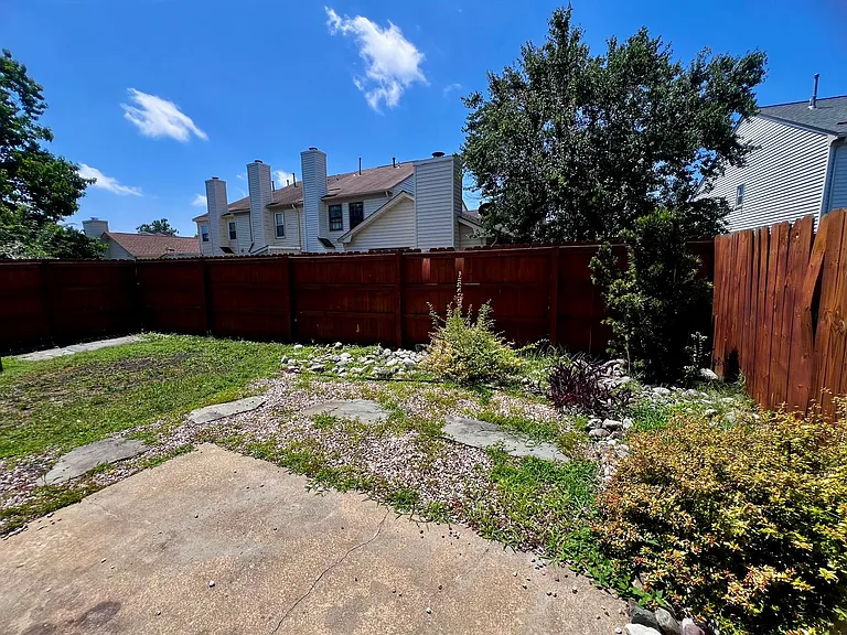 1611 Slidell Ln — Photo 31