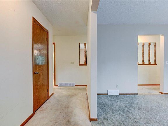4th image of 702 Delong Ave
