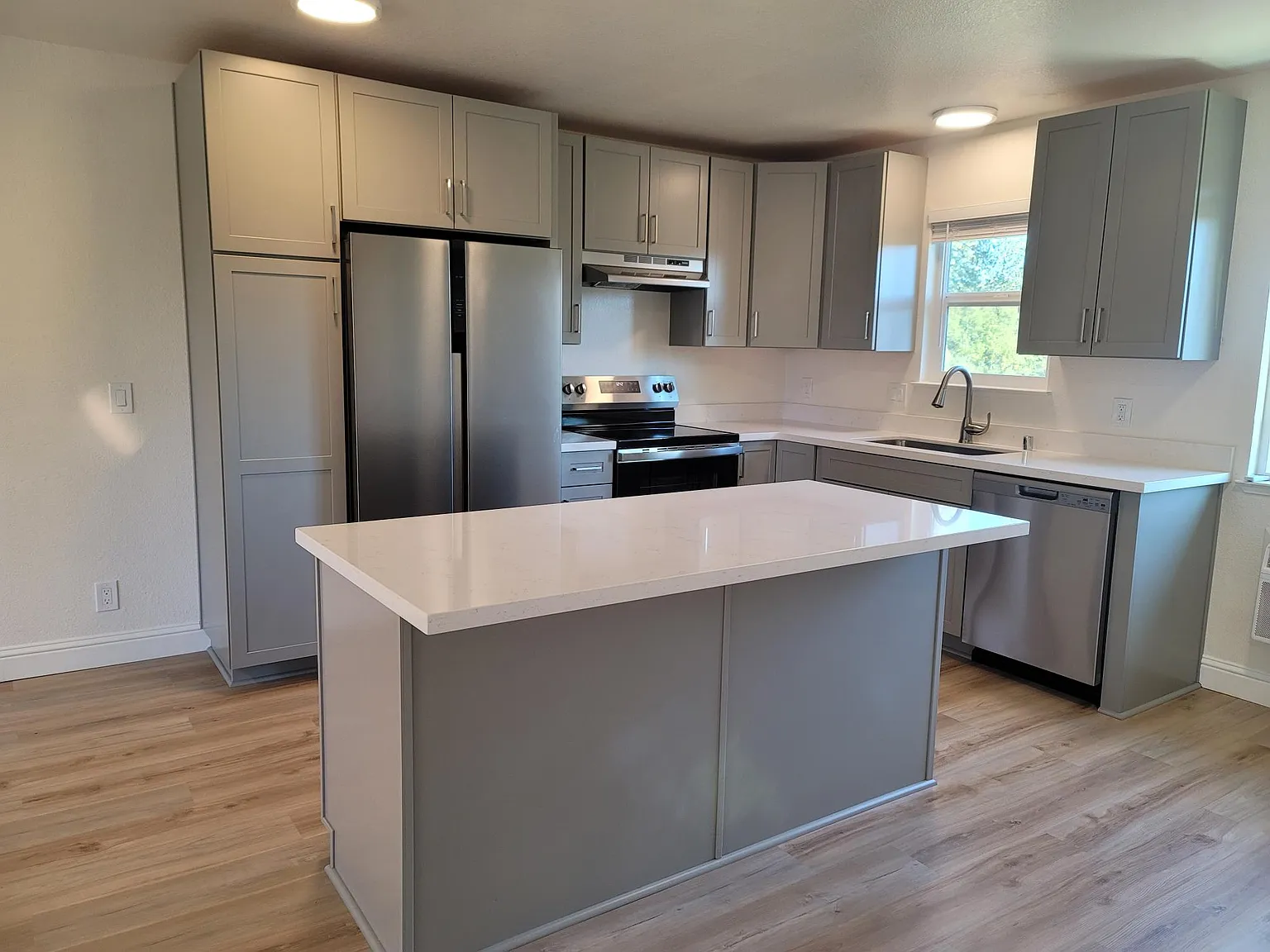 2 bed, 821 sqft, $1,895 — Photo 1