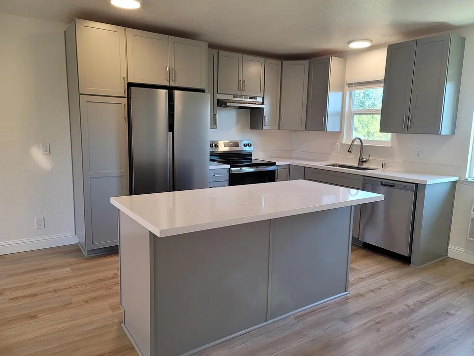 1000 Pinetop Cir