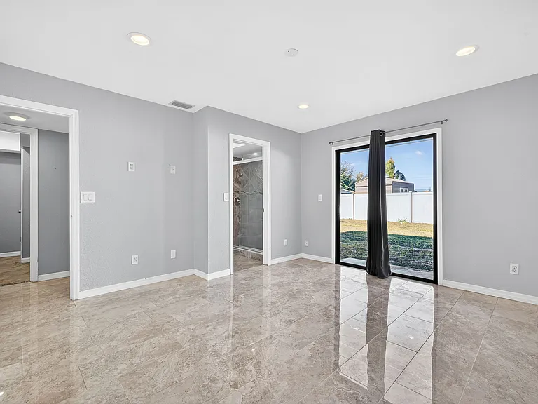 1303 SW 16th Ter #101 — Photo 4