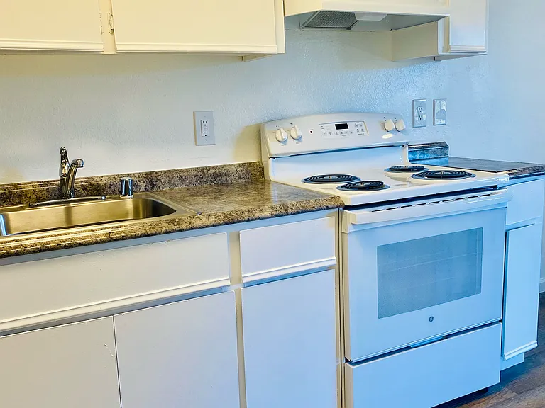 Evergreen Ridge Apartments — Photo 16