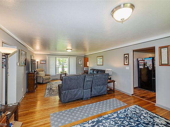 3rd image of 1055 Twilight Dr