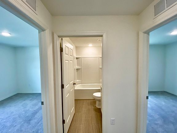 4th image of 884 Alminar Ave SE