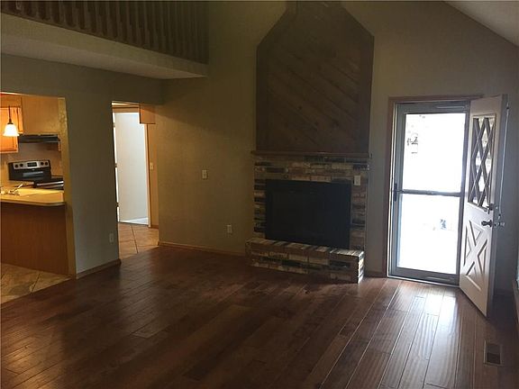 5th image of 300 N Willowood Dr