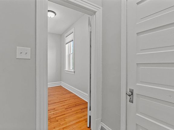 4th image of 7601 Vermont Ave