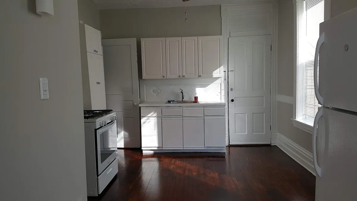 Building Photo - 1725 N Ashland Ave #2F