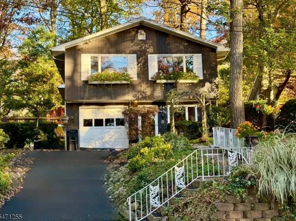 84 Cupsaw Dr, Ringwood Boro, NJ 07456