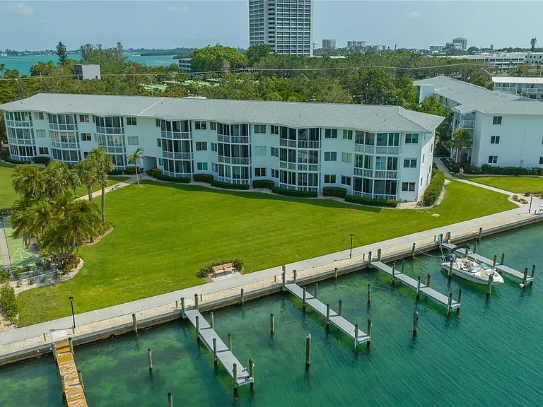 771 John Ringling Blvd #F24 — Photo 2