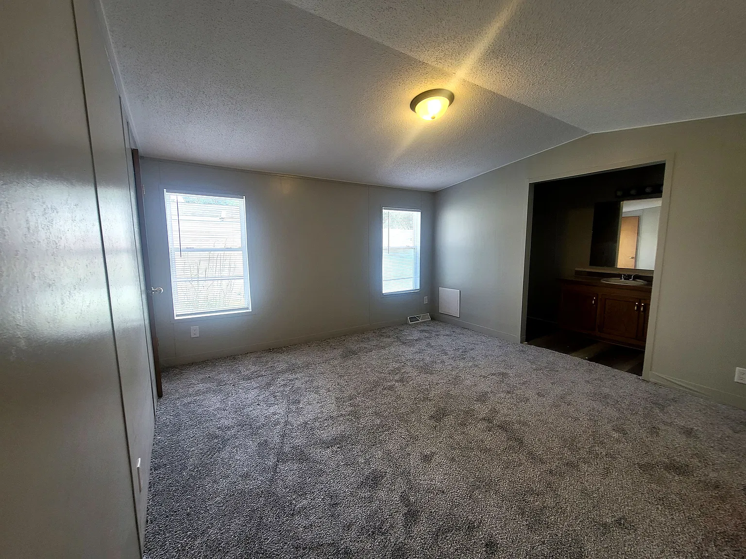 3 bed, 1120 sqft, $925 — Photo 4