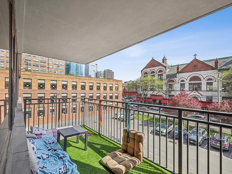 135 Montgomery St #3 — Photo 22