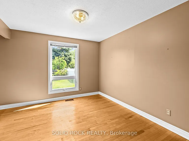 1631 Charbonneau St — Photo 11