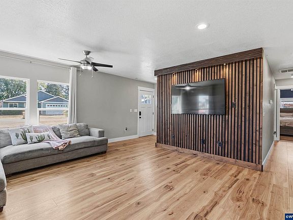 5th image of 3521 Bernard Ave NE