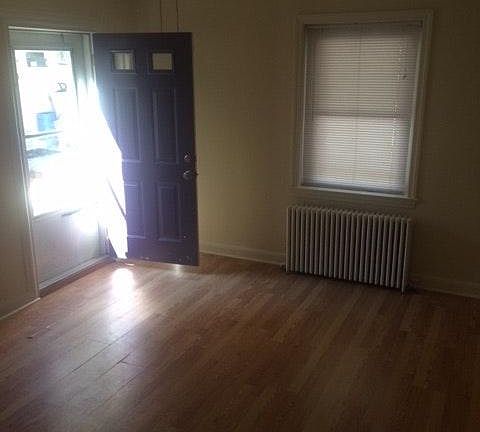 Living Room/Entry