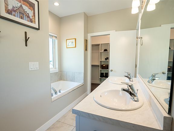 5th image of 3264 N Mountain Rd