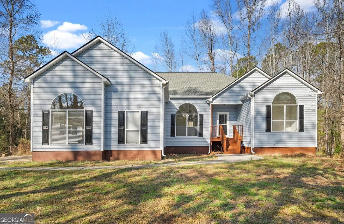 4 bed, 2.5 bath, 2397 sqft, $2,999 — Photo 1