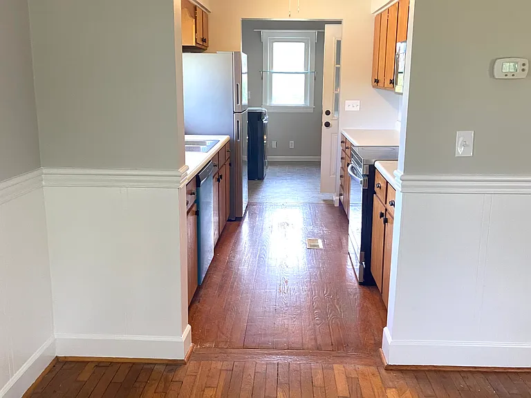 930 Oak Hill Dr — Photo 6
