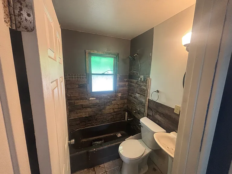 905 N Wesley St — Photo 15