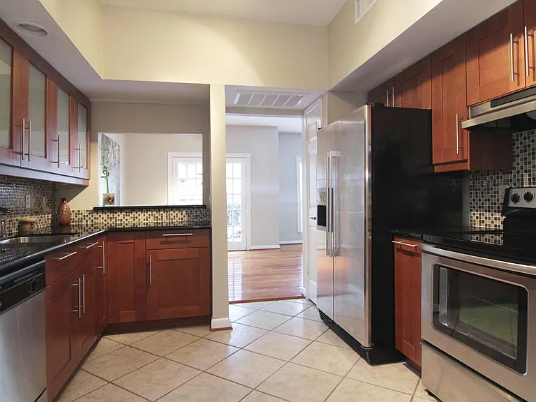 1300 Augusta Dr #32 — Photo 7
