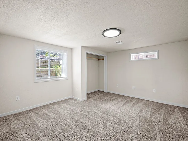7904 N Crestline St — Photo 23