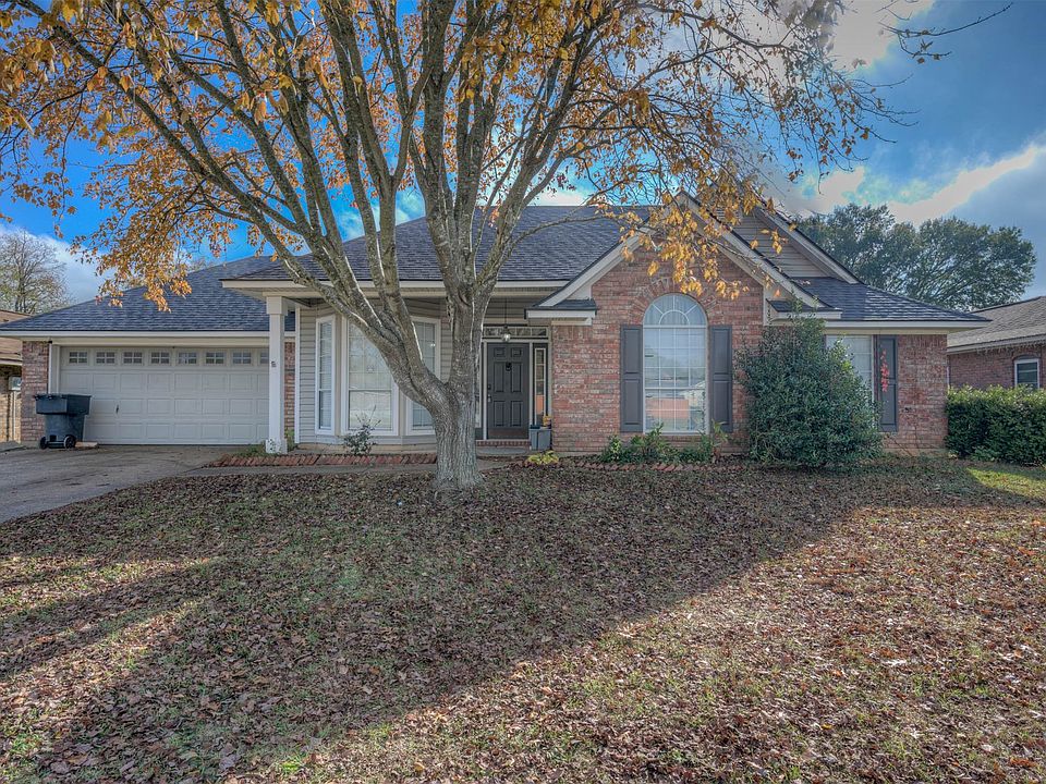 1st image of 2102 Robert E Lee Blvd