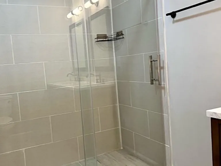 MASTER STANDING SHOWER