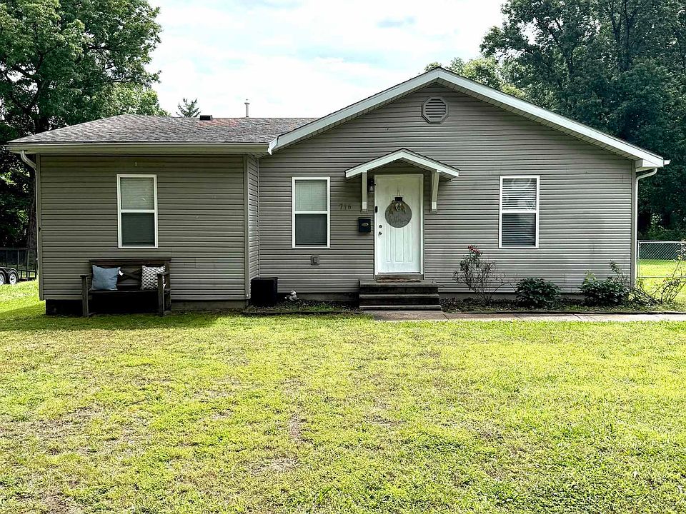 1st image of 716 Sheridan Dr