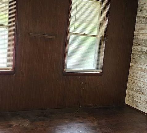 4th image of 2518 Whittier St