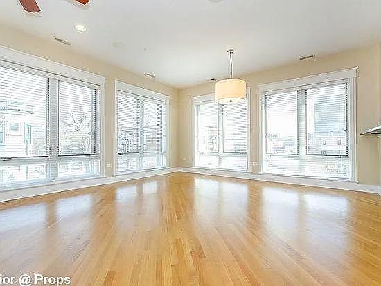 4th image of 3154 N Kenmore Ave APT 3E