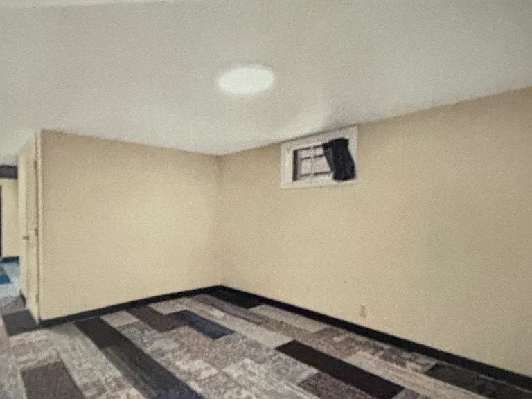 1464 Sproule Ave — Photo 9