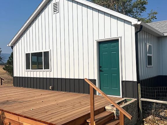Side entrance and front deck