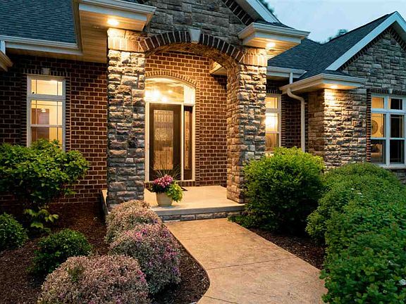 3rd image of 2869 Creekwood Cir