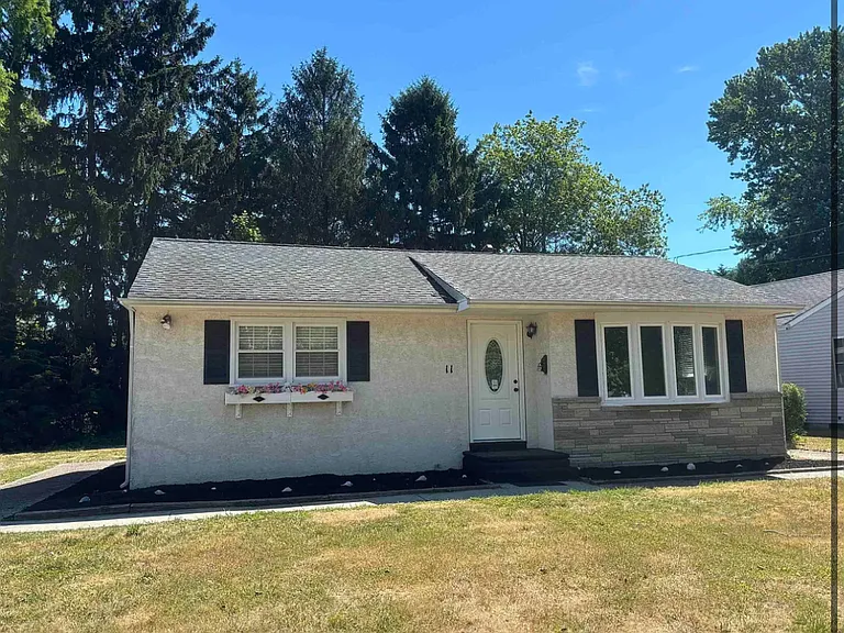 11 Oxford Dr — Photo 12