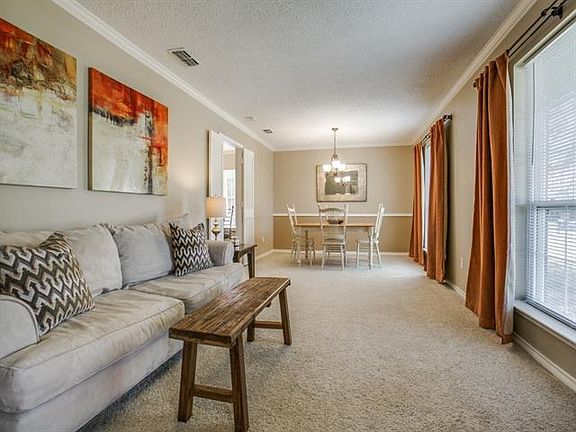 3rd image of 430 Pleasant Valley Ln