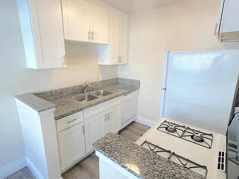 2121 Placentia Ave #E — Photo 7