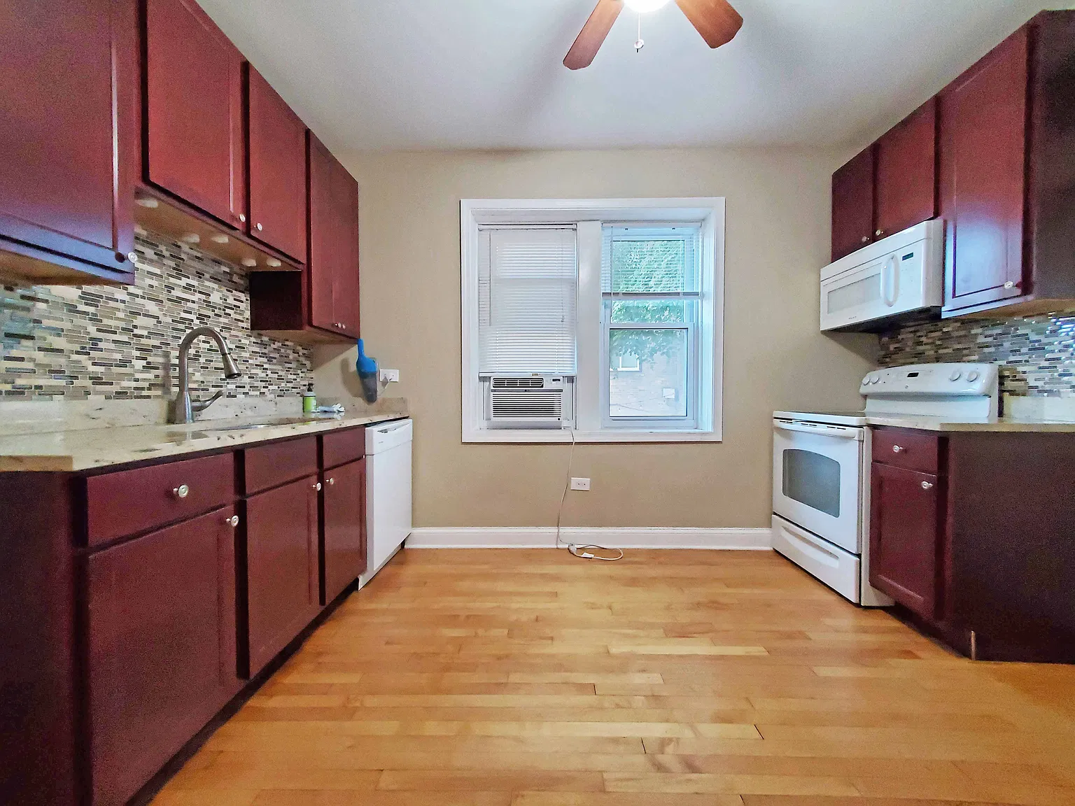 2 bed, 1200 sqft, $2,100 — Photo 3