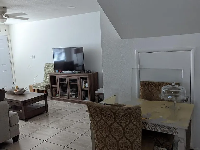 306 E Ludlow Dr #B — Photo 5