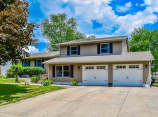 1064 Cayuga Trl SW, Hartville, OH 44632