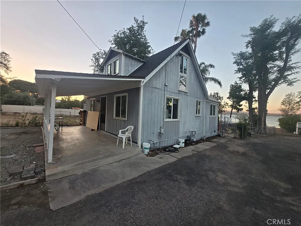 2 bed, 1.5 bath, 1940 sqft, $2,600 — Photo 2