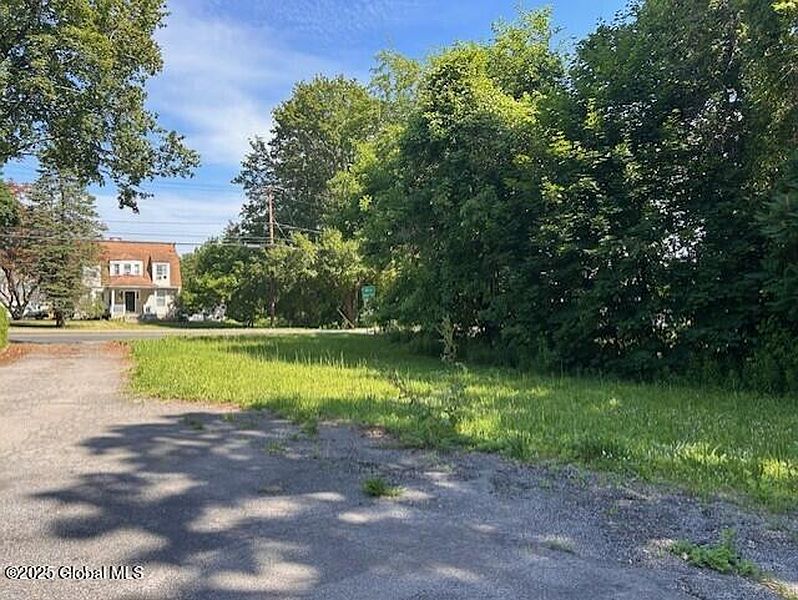 4th image of 2544 Aqueduct Road