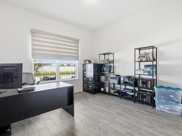 105 Portina Dr — Photo 4