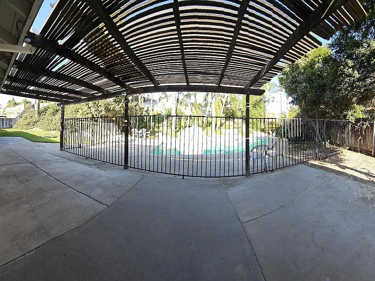 2272 Toluca Dr — Photo 35