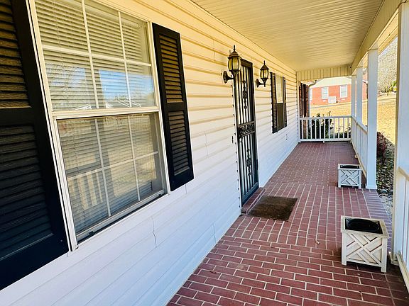 3rd image of 110 Walker Dr