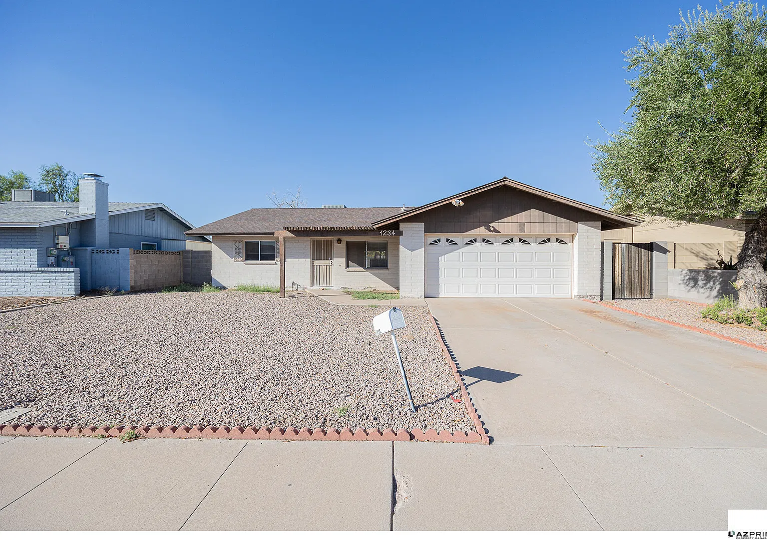 Stylish 3/2 Chandler House with Private Backyard Spa Retreat! — Photo 2