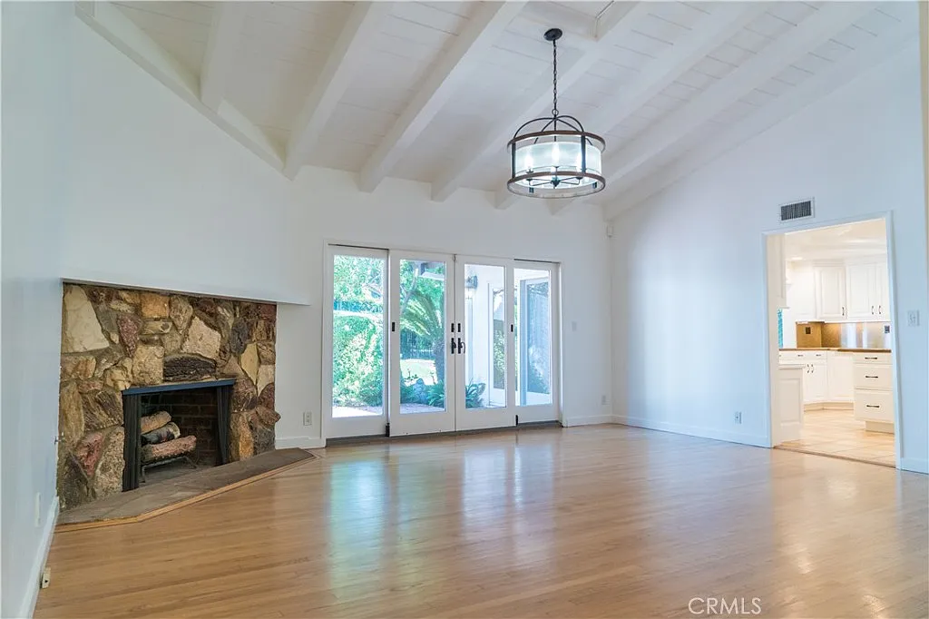 5 bed, 4.5 bath, 4800 sqft, $12,500 — Photo 3
