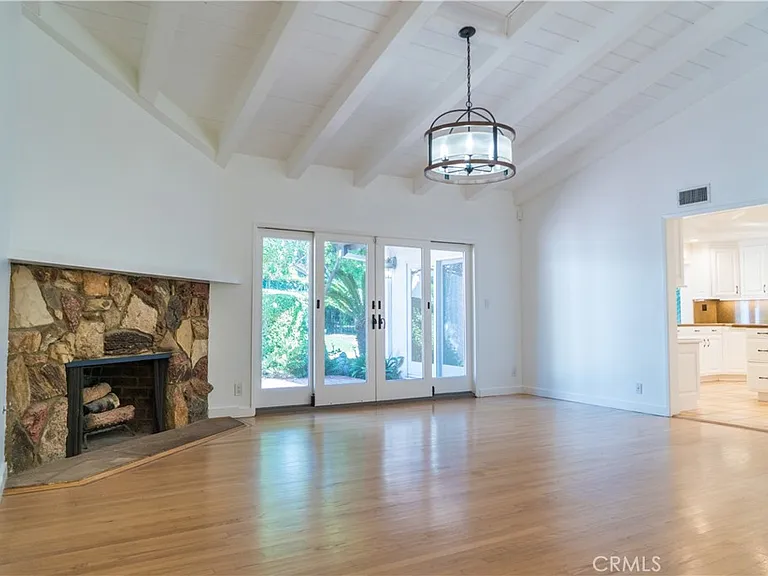 5054 Encino Ave — Photo 3