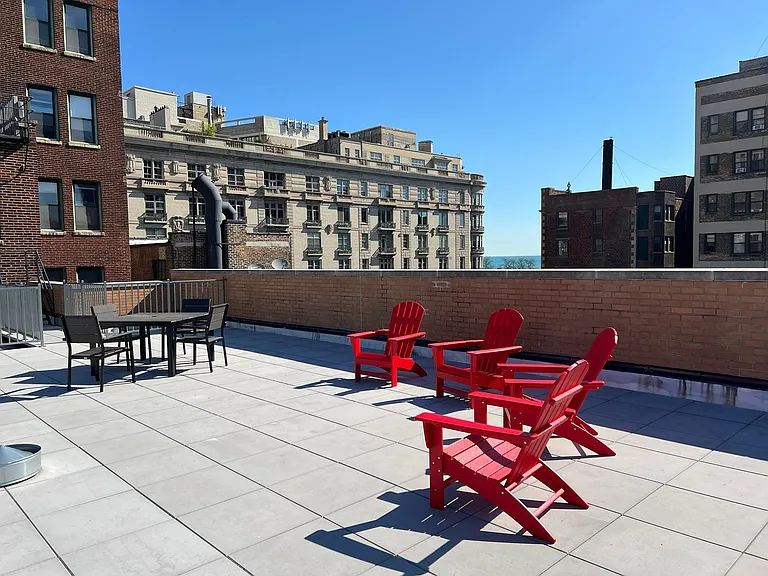 431 West Roscoe Street — Photo 4