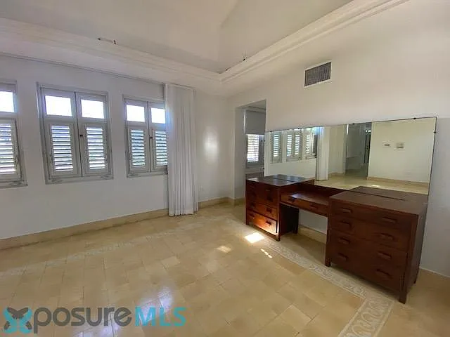 6 bed, 6.0 bath, 11650 sqft, $15,000 — Photo 3